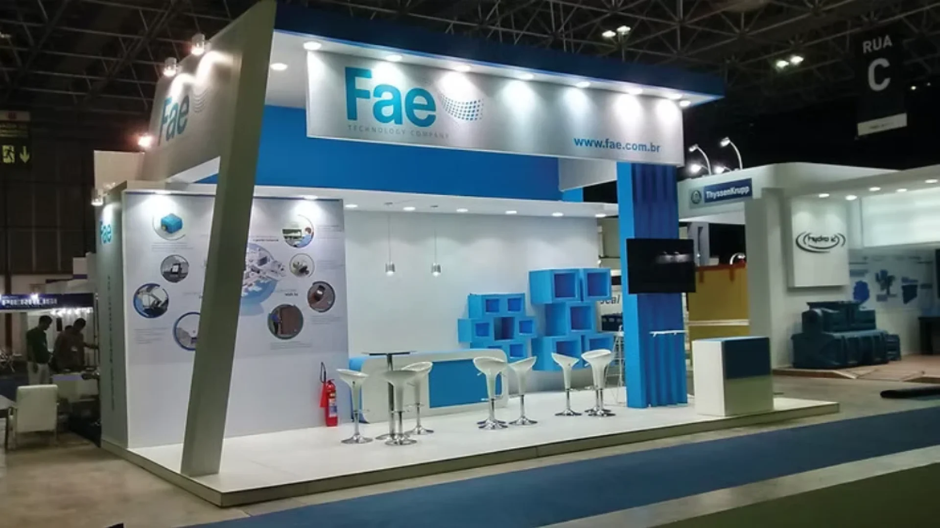 magnific_photo-a-trade-show-booth-_2909475159